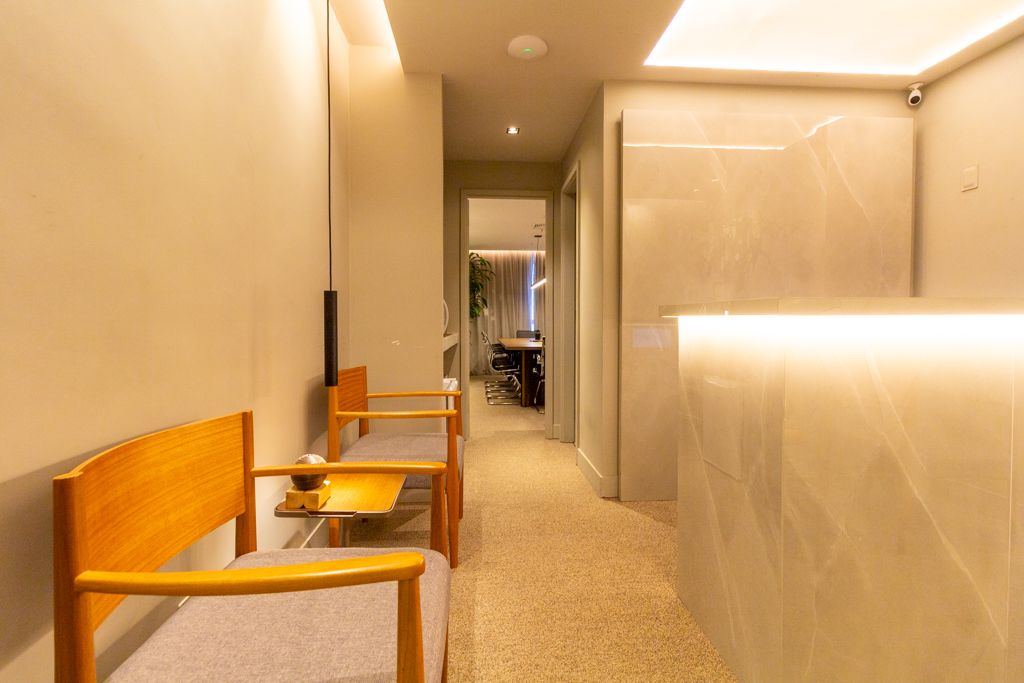 Corredor do escritório da Ágil Seguros